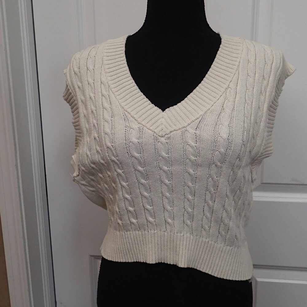 Say What Ivory Sleeveless Vest Size Large